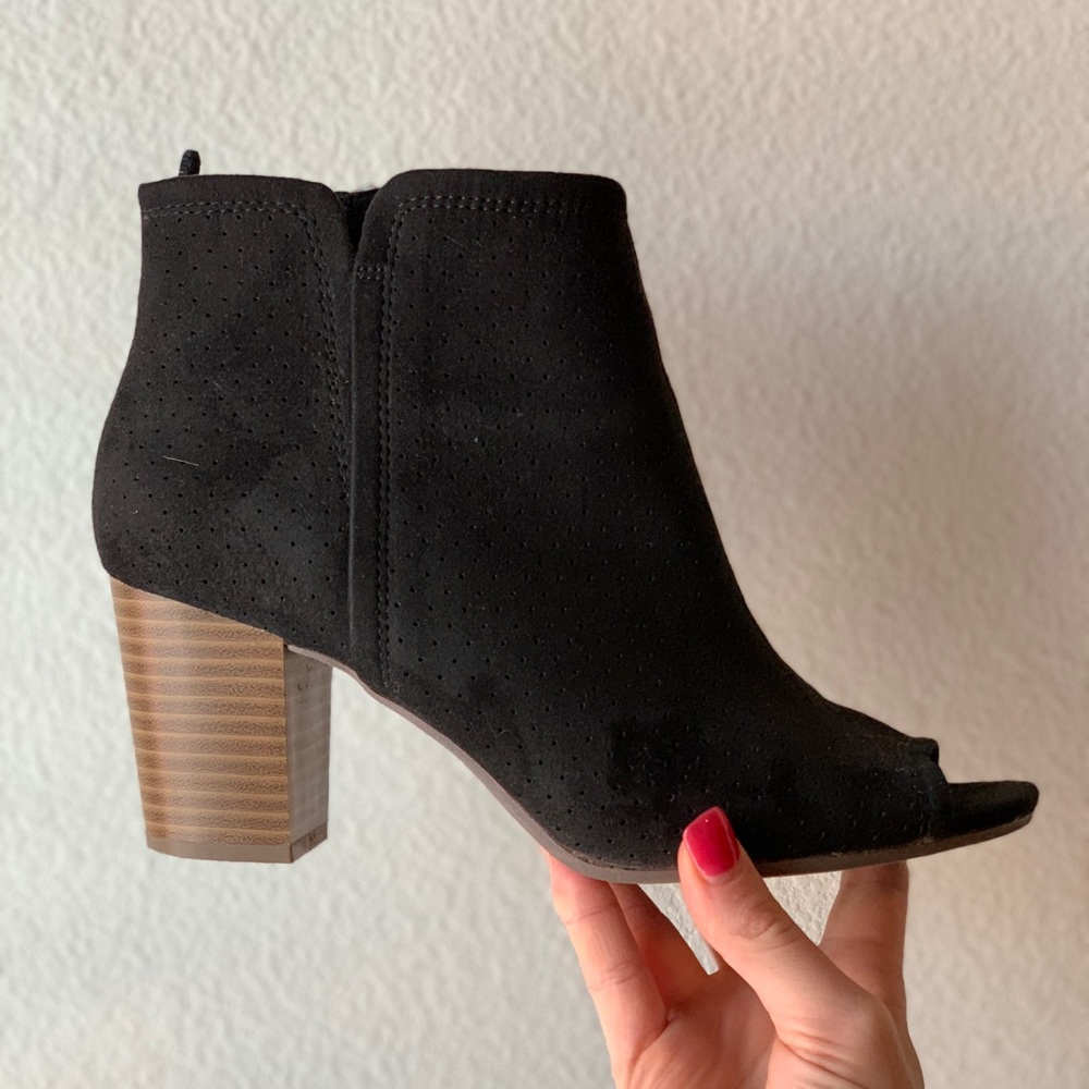 Old Navy Black Perforated Stack Heel Peep Toe Shoe
